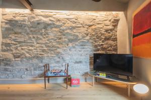 TV a/nebo společenská místnost v ubytování Urio's Castle Suites by Rent All Como
