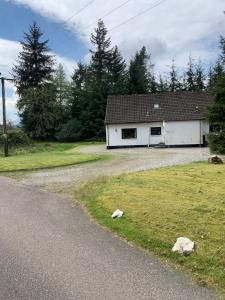 Billede fra billedgalleriet på Captivating 5-Bed Cottage with private hot tub i Spean Bridge