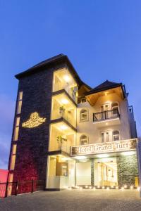 a building with a hotel called the hotel grandrite at Hotel Grand Turf By GSP in Nuwara Eliya
