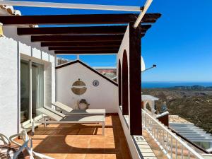 a house with a balcony with a view of the ocean at Apartamento Panorama X0025 in Benitachell
