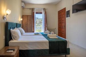 Ένα ή περισσότερα κρεβάτια σε δωμάτιο στο Villa Evridiki