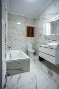 Ένα μπάνιο στο Villa Evridiki