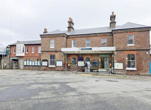 an old brick building on the side of a street at Roseland Penthouse - Arundel in Arundel