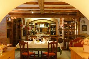 Majoituspaikan Hotel Paganella, Tradition In Hospitality ravintola tai vastaava paikka