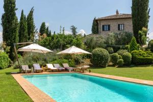 Bazén v ubytování Podere I Poggi by Great Stays nebo v jeho okolí