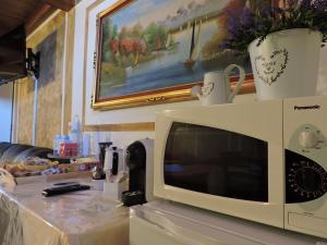 O bucătărie sau chicinetă la La Corte di Adelina B&B