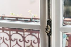 a close up of a window with a door knob at GuestReady - Cedofeita Pool Suite 3 in Porto