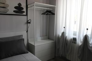 a bedroom with a bed and a window at la luna blu malpensa camera singola zen in Somma Lombardo