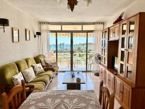 A seating area at SUN and BEACH lovers apartemento 14119