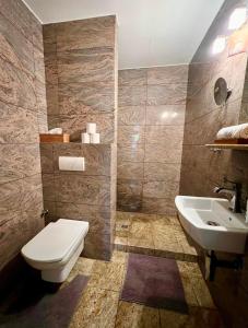 Kylpyhuone majoituspaikassa Apartmány Karlov Dvor