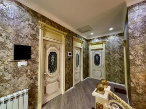 TV a/nebo společenská místnost v ubytování Qafqaz Modern Palace