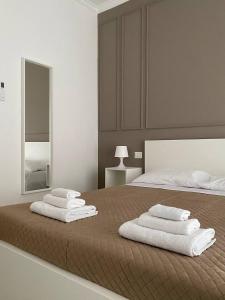 Postel nebo postele na pokoji v ubytování Quintino Sella suites + 9 fotografií