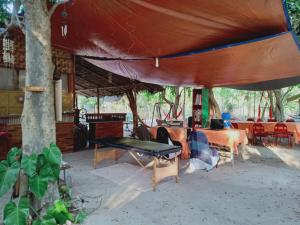 eine Terrasse mit einem Tisch und einem Zelt in der Unterkunft Wellness & Fitness In Life La Union Postural & Joint Alignment Yoga Retreat Yoga Session Center 