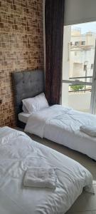 Appartement 2 chambres hay hassani 객실 침대