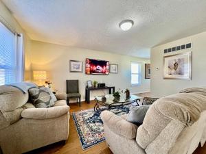 Χώρος καθιστικού στο Jason's Attached Home