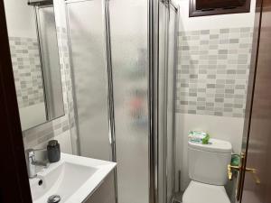 Bilik mandi di Apartamento Saramar +3 gambar
