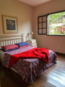 Cama ou camas em um quarto em Refúgio Tranquilo na Natureza com Casa de Festas: Perfeito para Família e Amigos