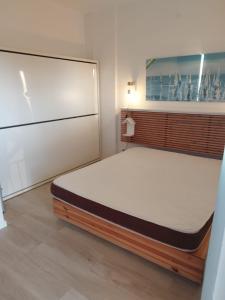 a bedroom with a large bed in a room at PhotoWalkTour House in Lido di Jesolo