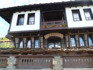 レシテンにあるDelchevata Kushta V Leshtenのギャラリーの写真