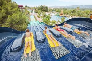 The swimming pool at or close to SUN and BEACH lovers apartemento 14119