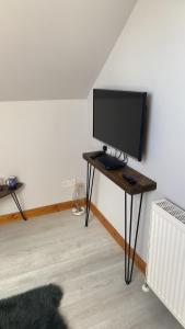 TV a/nebo společenská místnost v ubytování Old Nurses Cottage + 5 fotografií