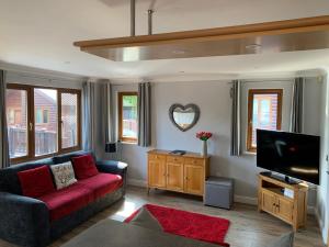 TV a/nebo společenská místnost v ubytování Rocco's Lodge a beautiful 3 bedroom holiday home