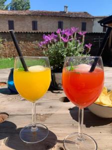 two glasses of drinks sitting on a wooden table at Locanda Bistrot Zia Nena in San Martino del Lago +5 photos