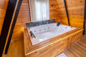 Kupatilo u objektu Karaöz Sapphire Bungalows