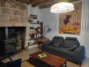 a living room with a couch and a fireplace at La Coquerie in Fondettes