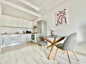 a kitchen with a dining table and two chairs at Double Studio B606 StayInn by Cosmopolis in Creţuleasca