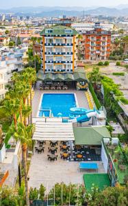 an aerial view of a building with a swimming pool at DE MARE FAMILY Hotel in Konaklı