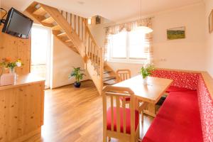 A seating area at Pension- Appartement Kristall