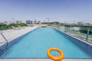 Bazén v ubytování 1 BR Apt, Miracle Garden with RoofTop Pool, King Bed, Gym,100mbps nebo v jeho okolí