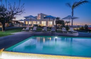 Бассейн в Hotel Aigua Oliva или поблизости