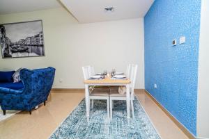 Posezení v ubytování 1 BR Apt, Miracle Garden with RoofTop Pool, King Bed, Gym,100mbps