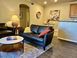 Posezení v ubytování Gated Condo Heated Pool Spa Gym Near Zoo