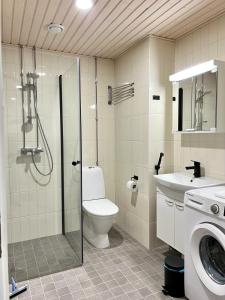 Ένα μπάνιο στο Kotimaailma Apartments Tervapääsky IV