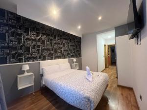 a bedroom with a bed and a black and white wall at Hostal New Life Madrid in Madrid