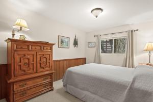 Postel nebo postele na pokoji v ubytování Lake Cliffe A101 by Great Western Lodging + 16 fotografií