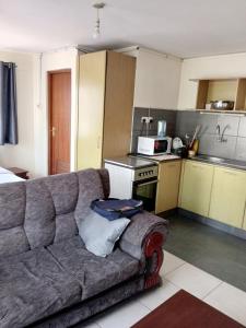 a living room with a couch and a kitchen at Best suites ngara in Nairobi