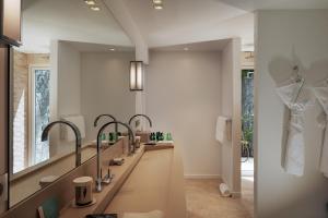 Le Barthélemy Hotel & Spa的一间浴室