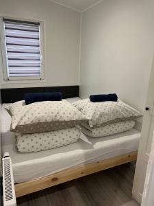 Кровать или кровати в номере Wygodny domek na terenie prywatnym