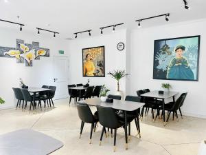 Ein Restaurant oder anderes Speiselokal in der Unterkunft Amy Hotel & Apart' Hue 