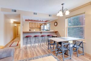 Kuchyň nebo kuchyňský kout v ubytování Mountainside B173 by Great Western Lodging