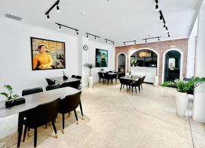 Ein Sitzbereich in der Unterkunft Amy Hotel & Apart' Hue
