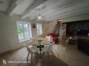 a living room with a table and chairs at Gîte Les Placettes in Sainte-Foy-de-Longas