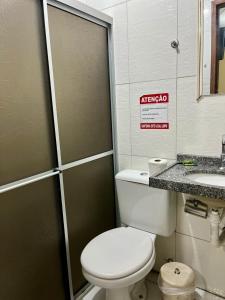 a bathroom with a toilet and a sink at Hotel Santiago Juazeiro in Juazeiro do Norte