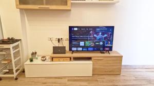 TV a/nebo společenská místnost v ubytování Appartamento La piramide