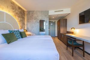 Postel nebo postele na pokoji v ubytování Leonardo Hotel Breda City Center