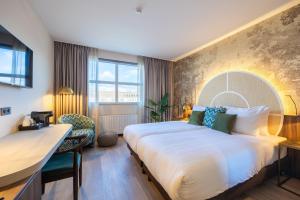 Postel nebo postele na pokoji v ubytování Leonardo Hotel Breda City Center